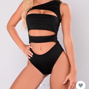 White FashionNova bodysuit